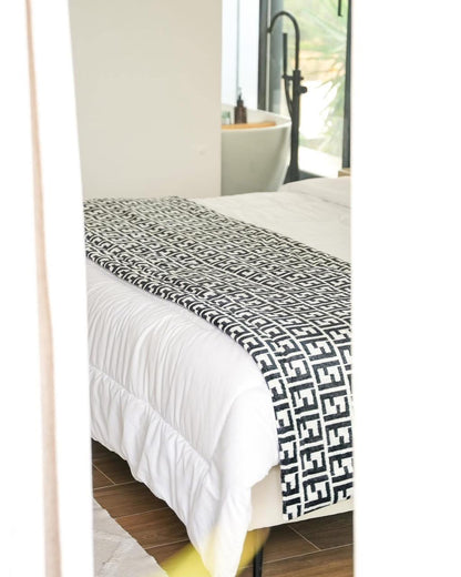 Chemin de lit réversible avec coussins décoratifs -MBH