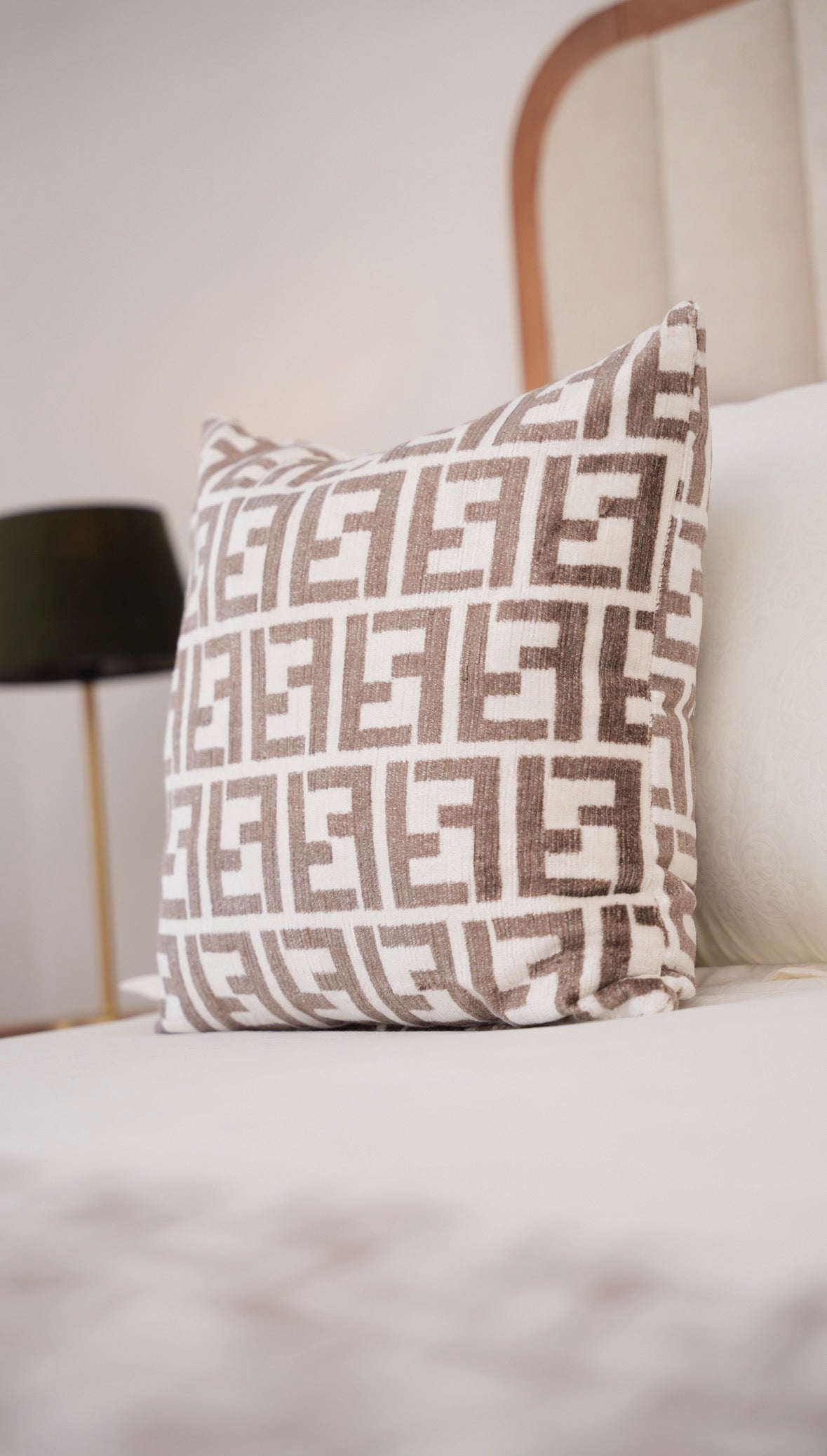 Chemin de lit réversible avec coussins décoratifs -MBH